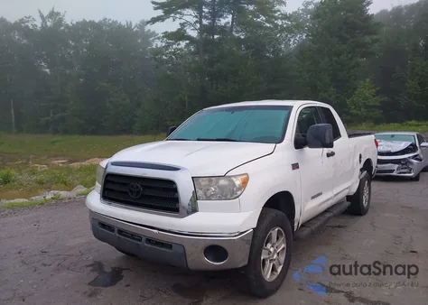 2008 Toyota Tundra Base 5.7L V8 z USA, uszkodzony, nr VIN 5TBBV54118S500714